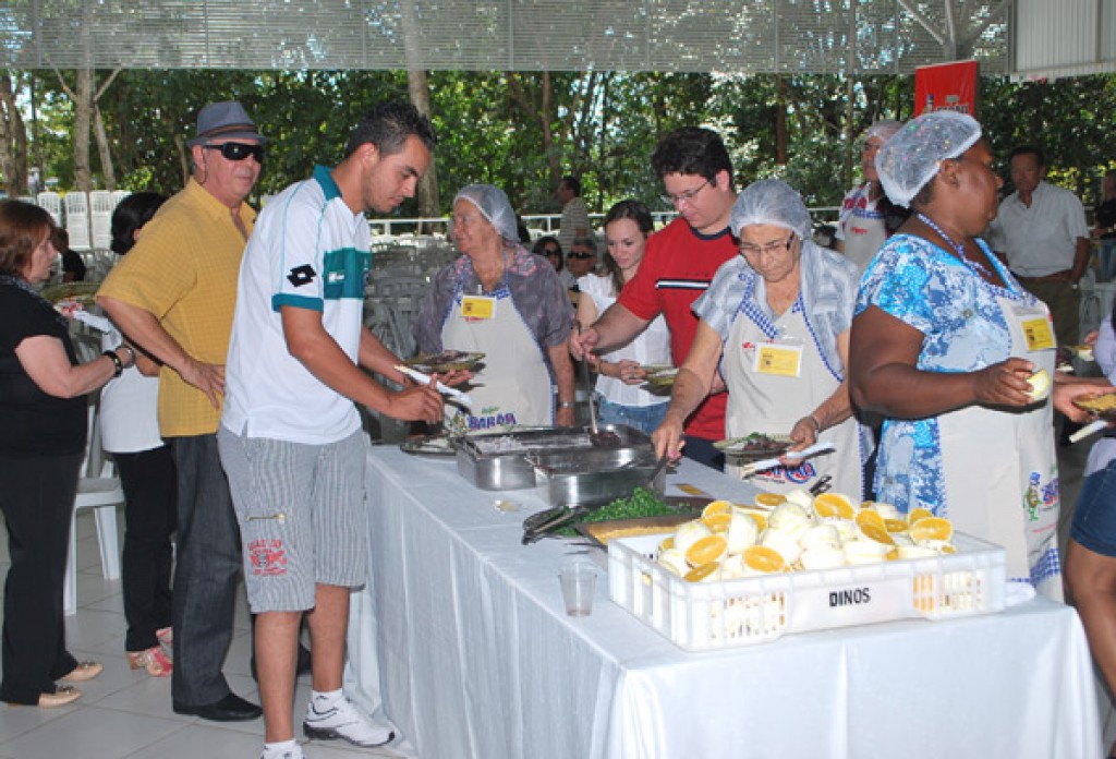 Feijoada beneficente angaria recursos para hospital Araújo Jorge