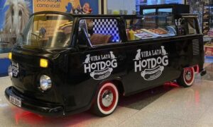 Kombi quiosque de cachorro quente é inaugurada em shopping de Goiânia