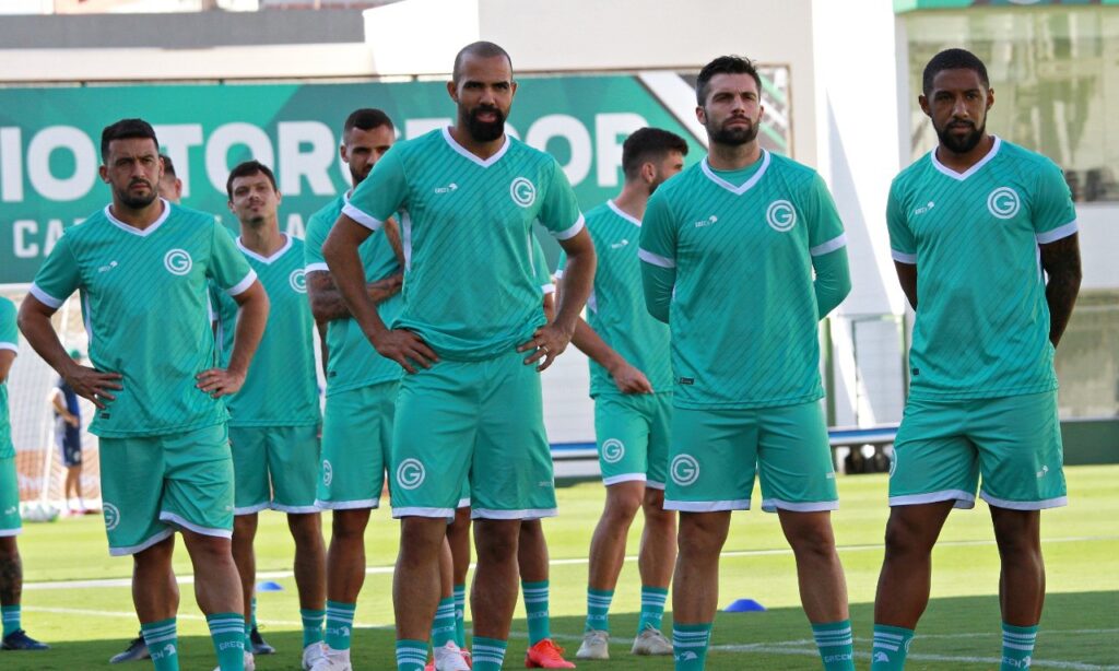 Vínculo de dez jogadores se encerram no final do ano e três já deixaram o clube