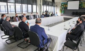 Prefeito de Goiânia se reúne com setor produtivo após alerta da COE