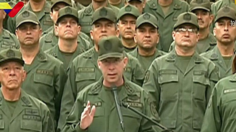 Militares juram lealdade a Maduro e rechaçam "ingerência externa"