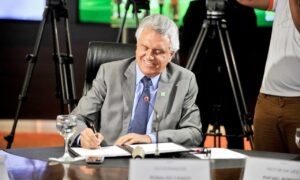 Caiado rebate Marconi Perillo e diz que "nova UEG nasce sem corrupção"