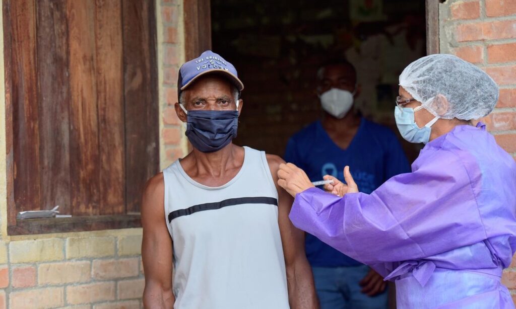 Governo de Goiás vacina comunidades Kalunga contra Covid-19