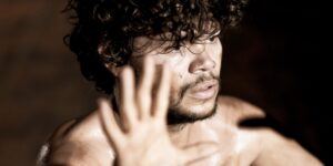 Ator paraense radicado em Goiás estreia solo nesta segunda-feira