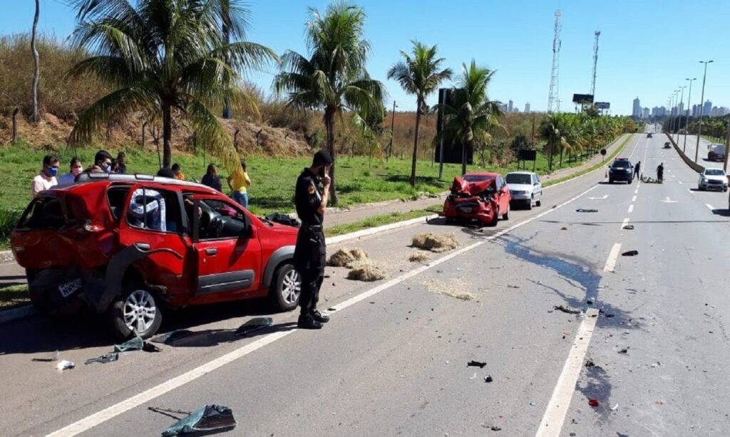 PMs da Rotam resgatam quatro vítimas de acidente na GO-020 em Goiânia