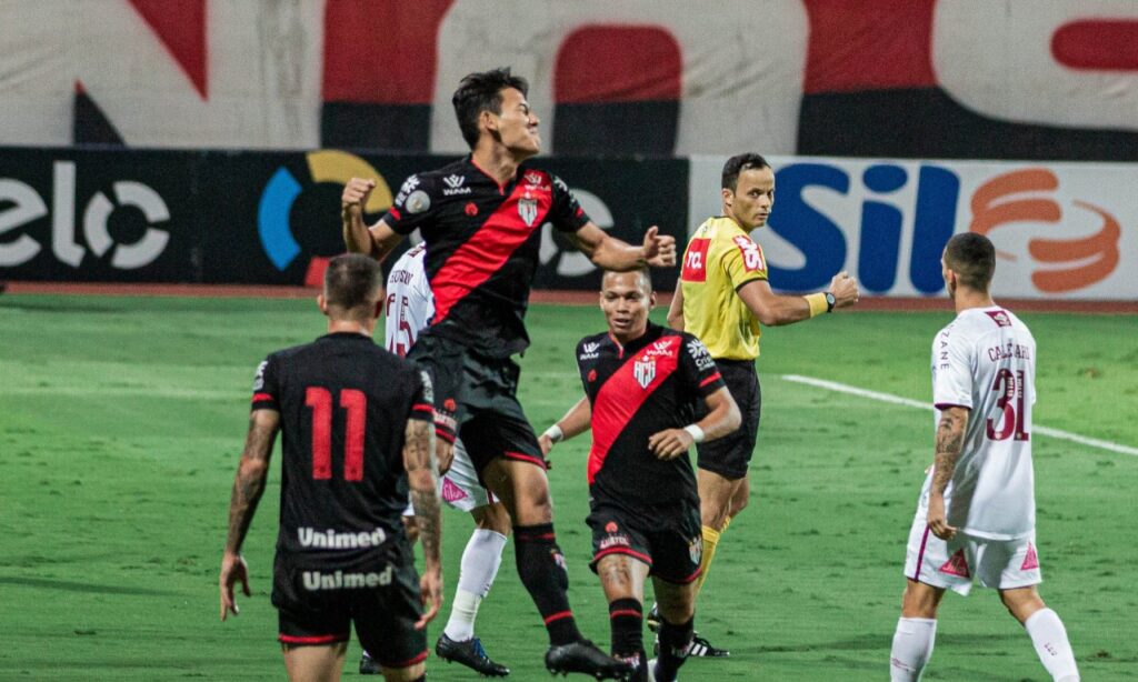 Atlético marca no fim e elimina o Fluminense na Copa do Brasil