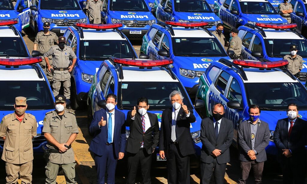 Caiado entrega mais de 400 novas viaturas e equipamentos a Polícia