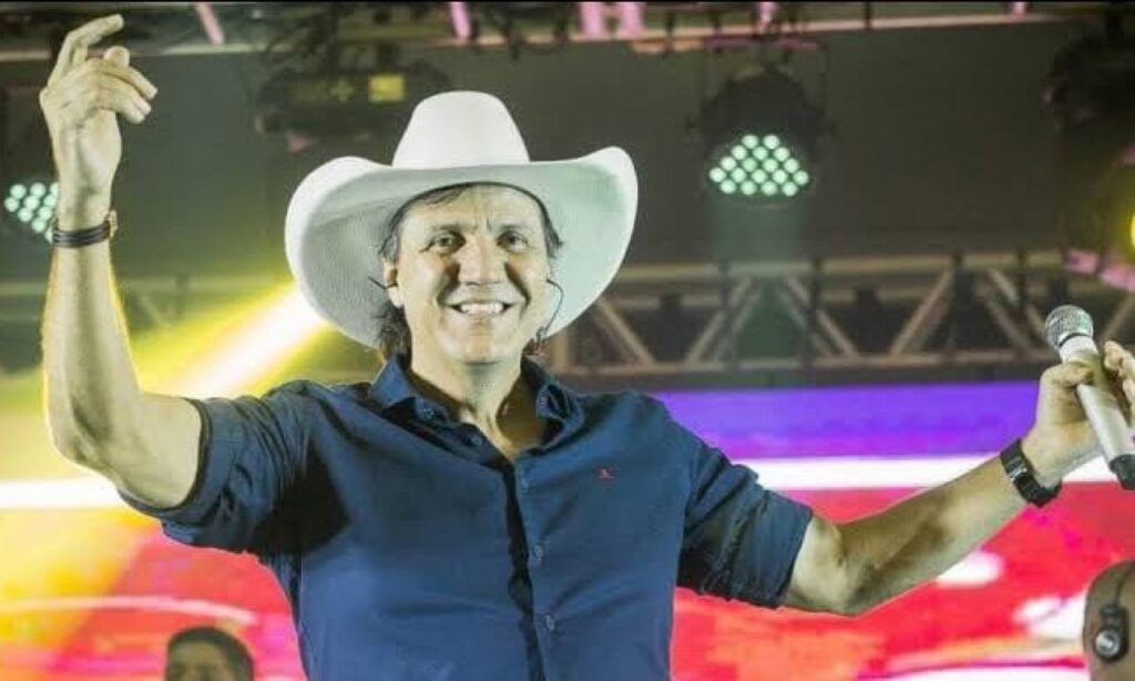 Cantor sertanejo Juliano Cezar morre após sofrer parada cardíaca em show