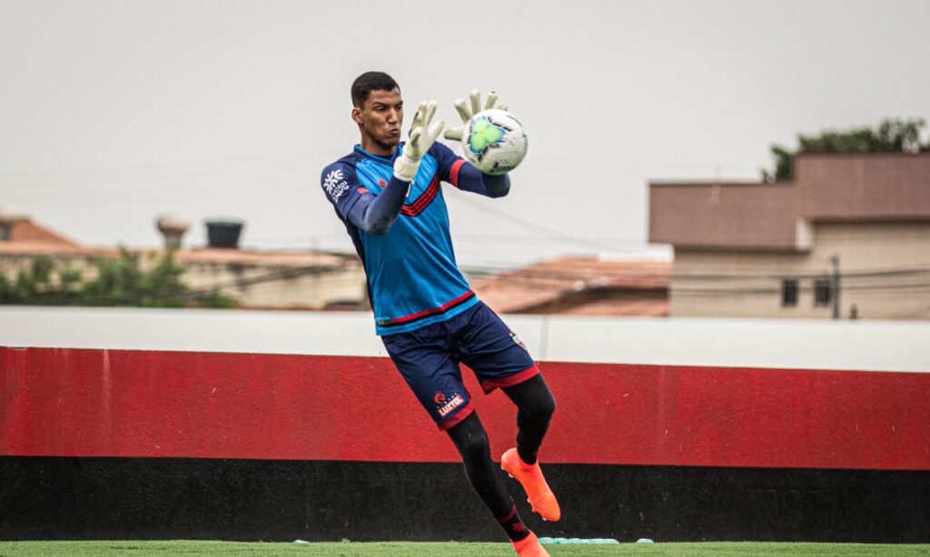 Goleiro Lucas deixa Atlético Goianiense e se acerta com Grêmio Novorizontino