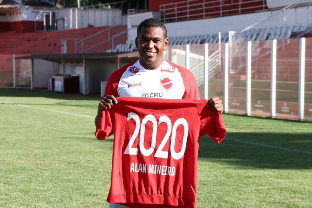 Alan Mineiro renova com o Vila Nova até 2020