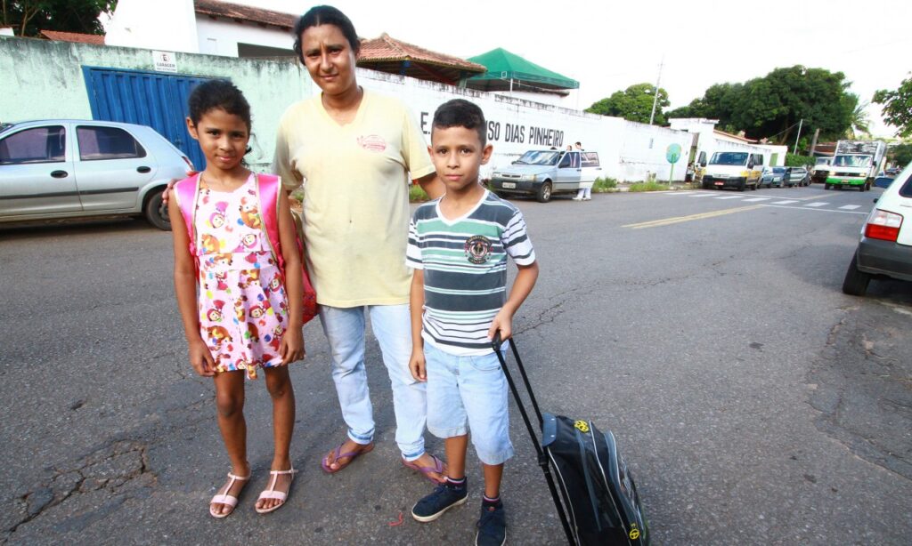 Estudantes da rede municipal de Goiânia estão sem receber uniformes