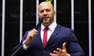 Ministro Alexandre de Moraes manda soltar deputado federal Daniel Silveira