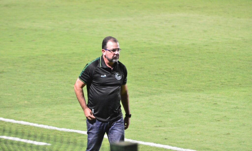 Enderson lamenta problemas físicos em sequência difícil no campeonato