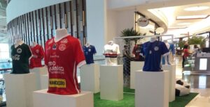 Uniformes de times que vão disputar o Campeonato Brasileiro da Série A são expostos em Goiânia