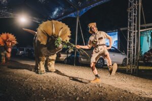 Shopping de Goiânia recebe experiência interativa com réplicas de dinossauros