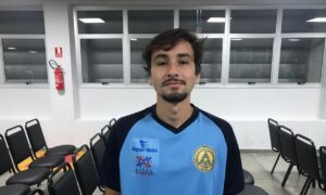 Léo Teles comemora volta ao clube e mira final do Goianão