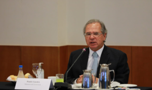 Hackers invadem transmissão de palestra do ministro Paulo Guedes