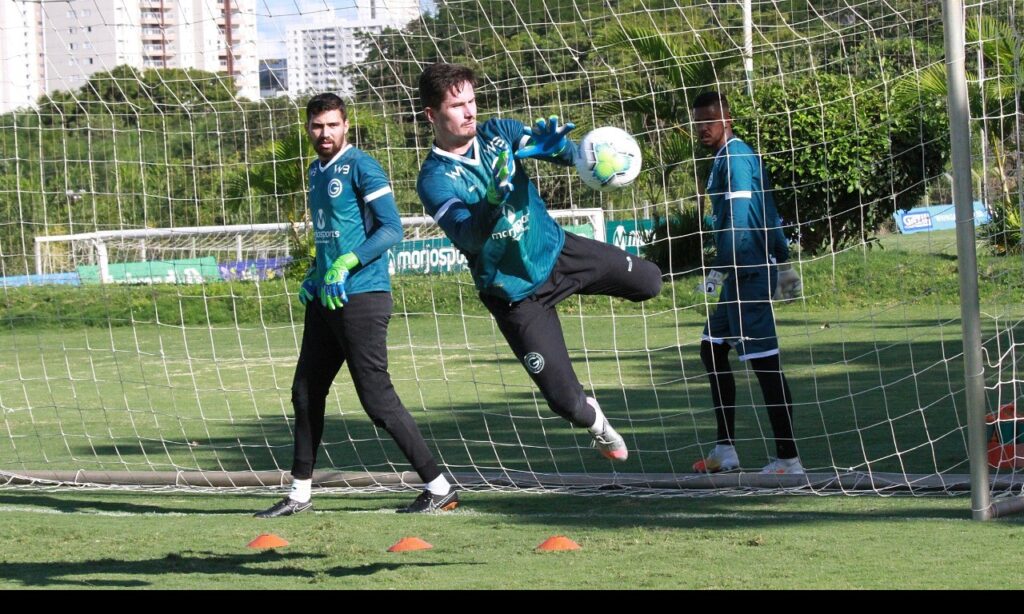 Marcelo Rangel vira desfalque contra Vasco da Gama; Tadeu e Matheus disputam posição