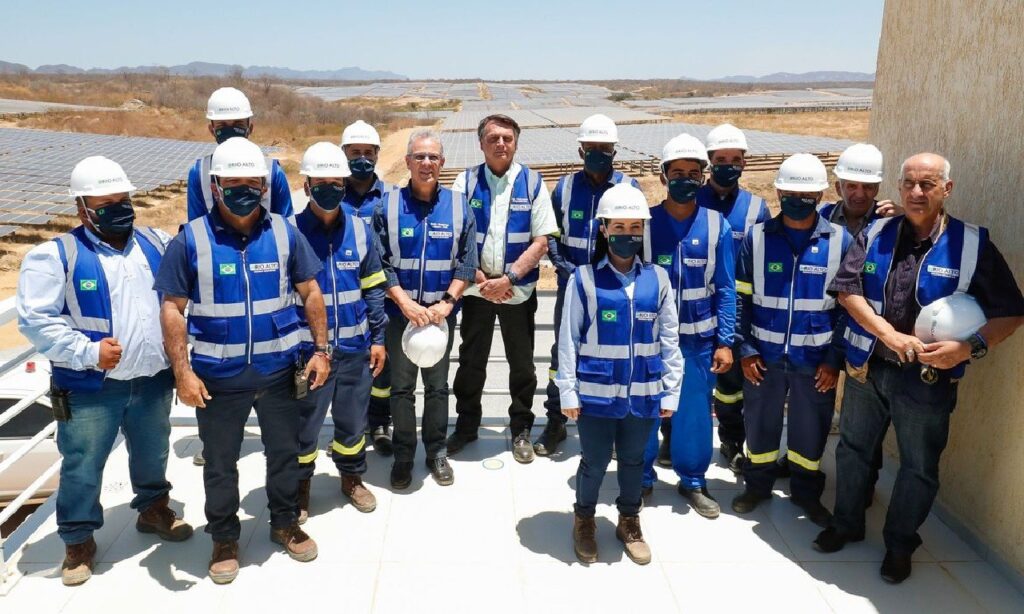 Bolsonaro inaugura usina fotovoltaica no interior da Paraíba