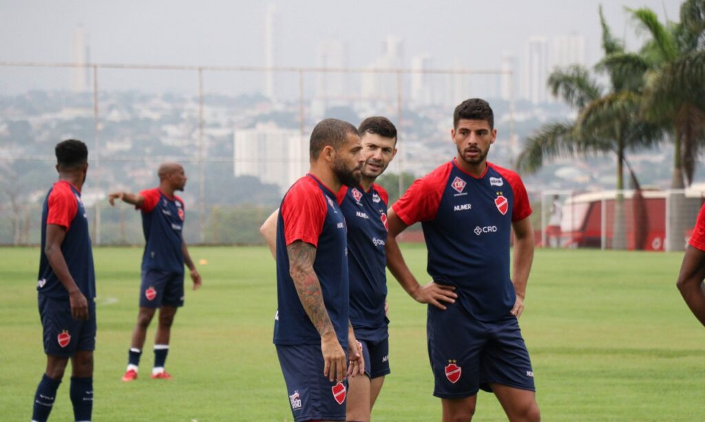 Edinho diz entender momento do Vila Nova e espera sair dessa situação