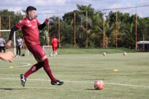 Wesley Matos retorna após quase um mês e pede vitória para "reconquistar a torcida"