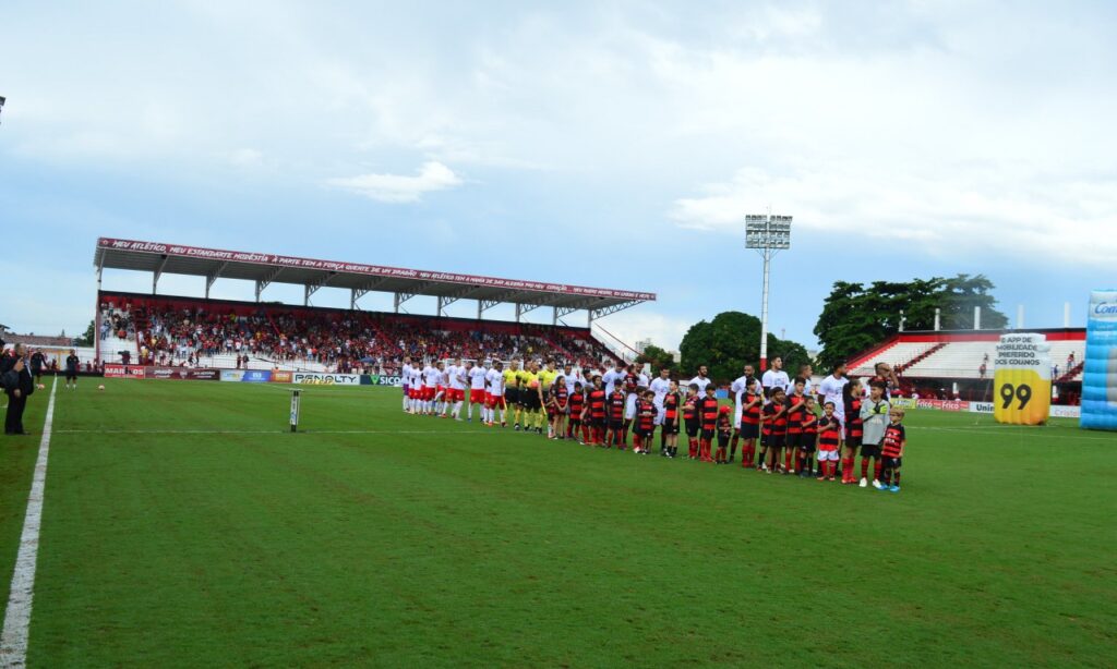 Atlético Goianiense e Vila Nova se enfrentam no retorno da Série B