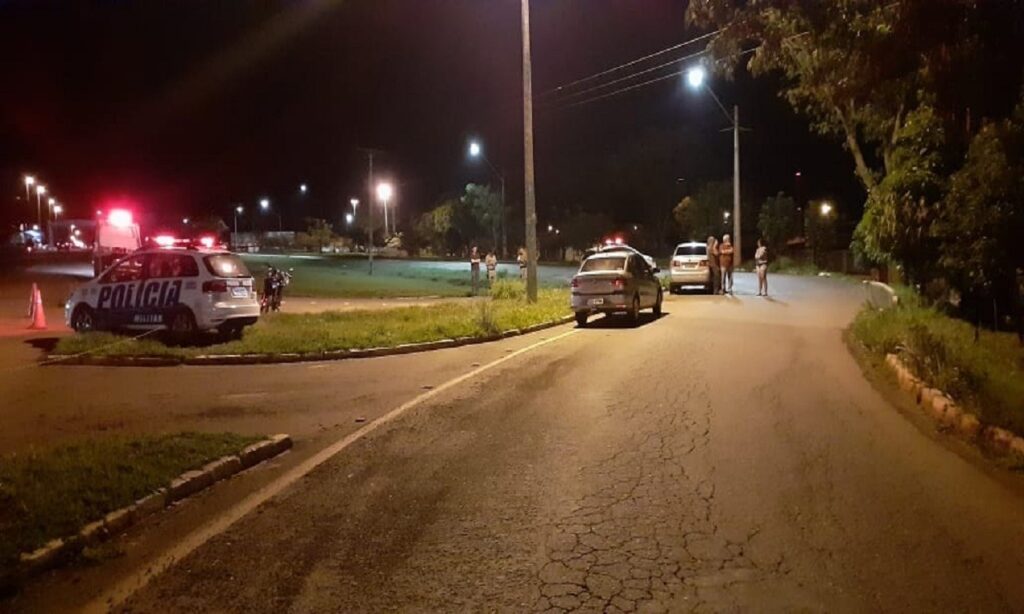 Motociclista morre após batida com carro na GO-070