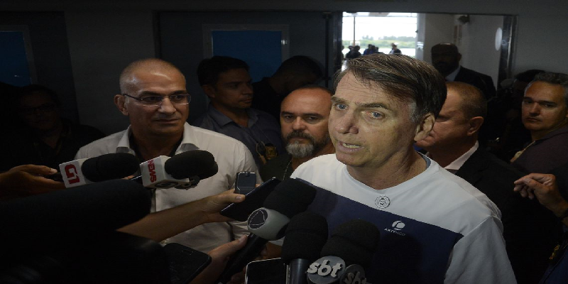 Bolsonaro diz que médicos cubanos são escravos da ditadura