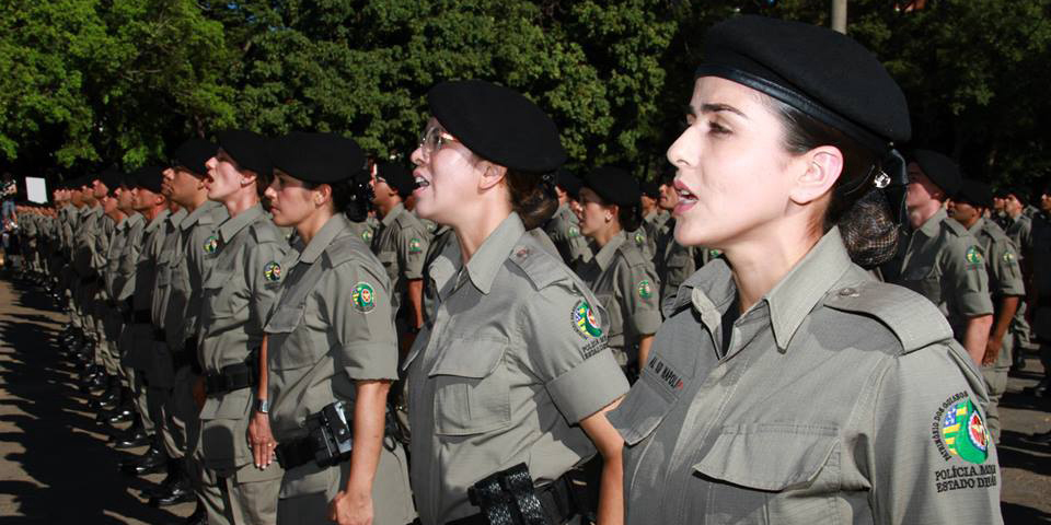 CCJ aprova projeto que beneficia mulheres na carreira militar