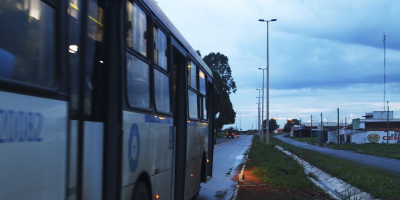 Rodovias que cortam a cidade de Goiânia estão às escuras