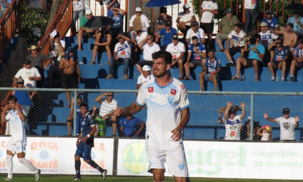 Édipo e Rafael Tanque são mais novos reforços do Goianésia