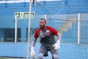 Vila Nova pode perder goleiro titular para clube da Série A