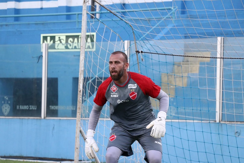 Vila Nova pode perder goleiro titular para clube da Série A