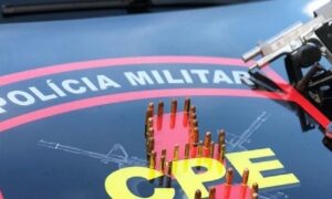 PM prende homem de posse ilegal de armas de fogo