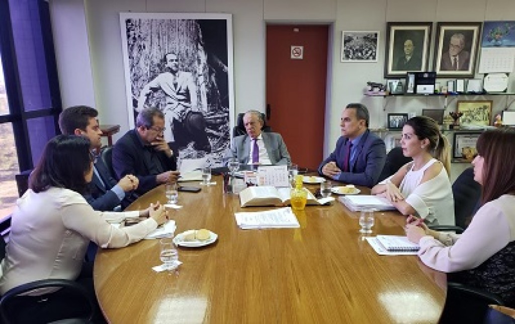 Prefeito Iris Rezende autoriza obra do Hospital Público Veterinário