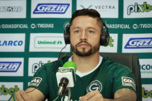 Élvis reconhece dificuldades em confronto diante do Coritiba