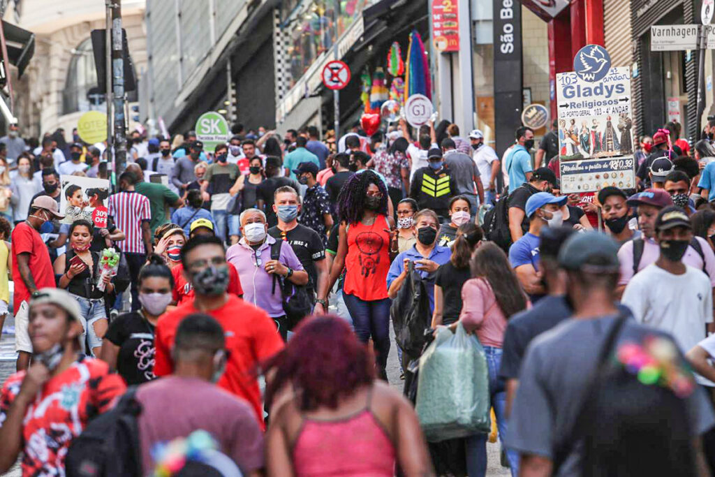 Flexibilização na pandemia ajuda na recuperação do setor de serviços