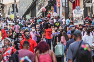 Flexibilização na pandemia ajuda na recuperação do setor de serviços