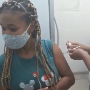 Mulher é enganada ao ser vacinada contra a Covid-19 em Goiânia