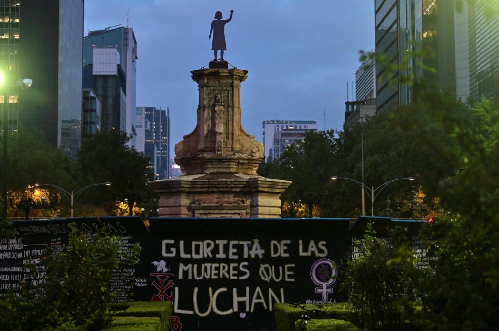 Estátua de Cristóvão Colombo é susbtituída por monumento à mulher indígena