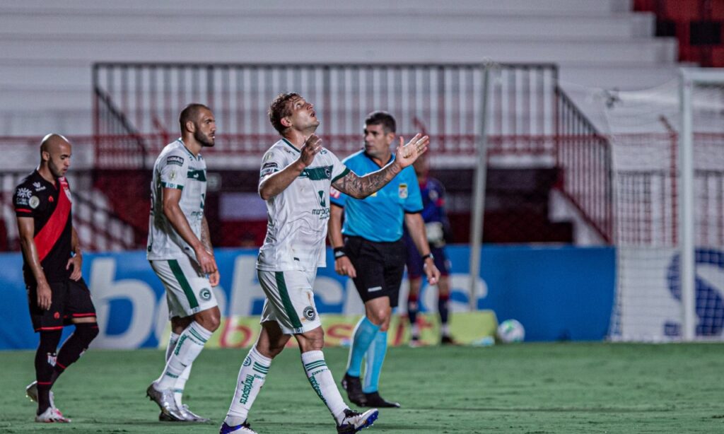 Gláuber destaca importância de Rafael Moura em vitória esmeraldina