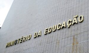 MEC pretende implantar no país 108 escolas cívico-militares até 2023