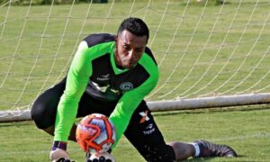 Sidão encerra vínculo com Figueirense e goleiro volta a ser do Goiás; entenda o caso