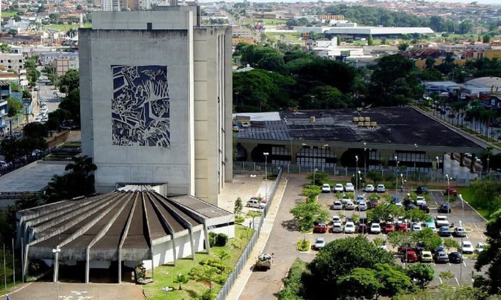 Justiça nega seguro de vida à família de mulher que suicidou