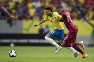 Entorse no tornozelo tira Neymar da Copa América