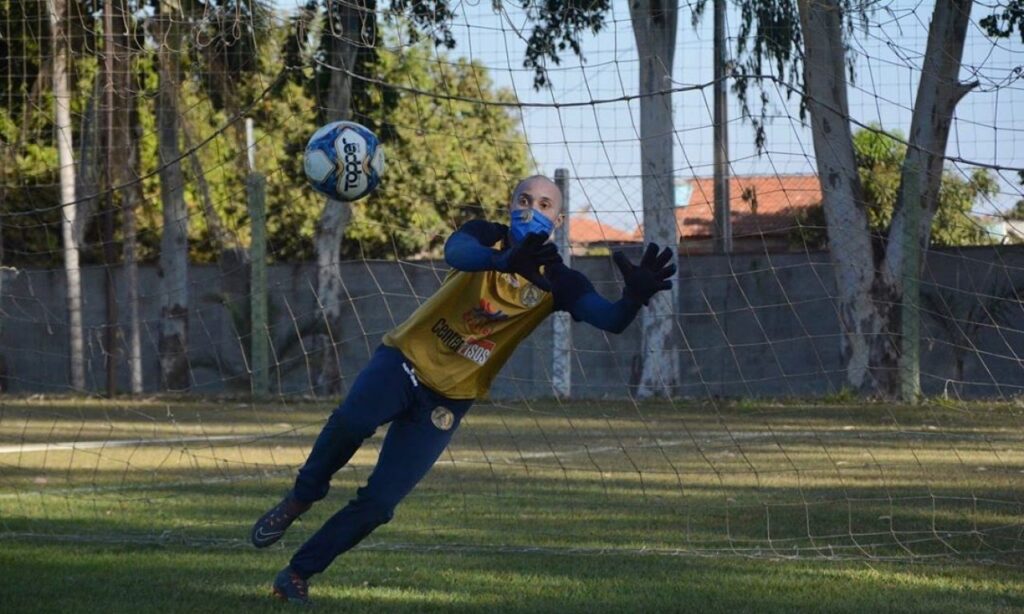 Pedro Henrique elogia gramado de Serrinha