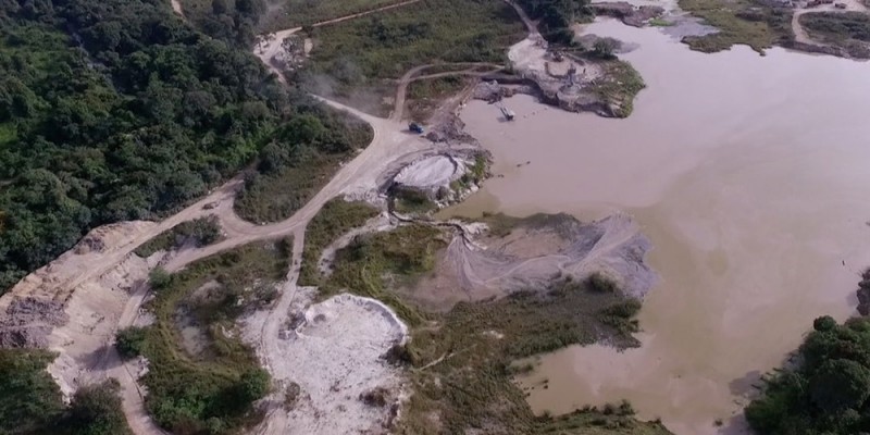 Rio Piracanjuba sofre com extração de areia