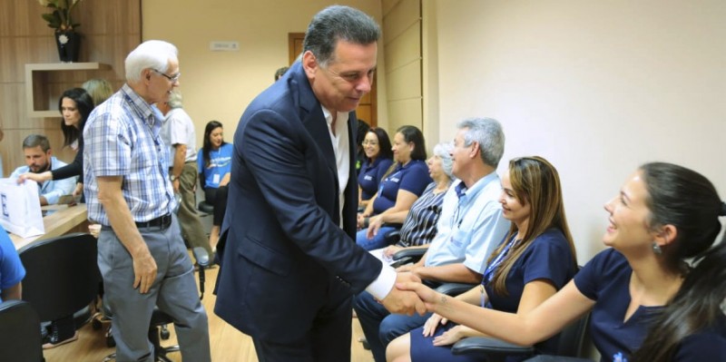 Marconi recebe apoio de funcionários de universidade