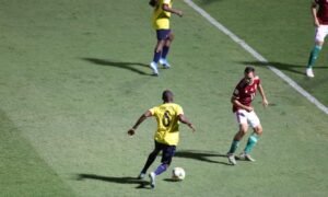 Equador vence Hungria e se classifica ao lado da Nigéria