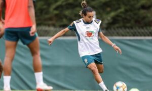 Marta treina com seleção e é cogitada para entrar em campo contra Austrália